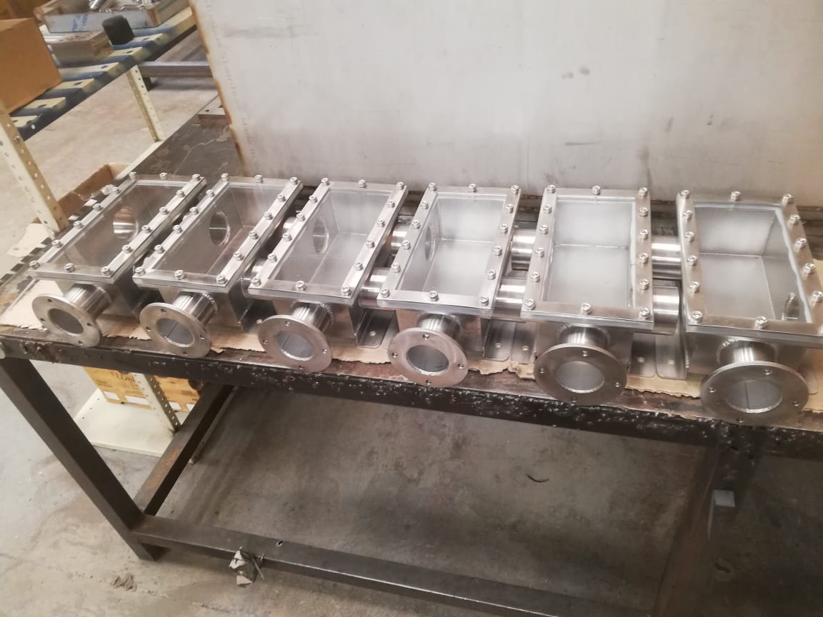 Inline fluid trap type magnets 